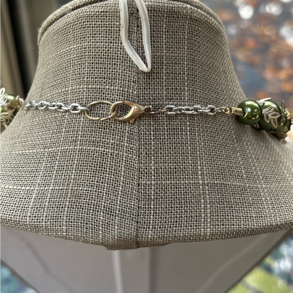 Vintage Green Bead Necklace With Ornate Silver-toned Leaf Bead Caps - Picture 4 of 5